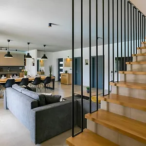 https://villa-amoroso.in-istria.net
